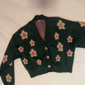 Green cardigan with buttons
